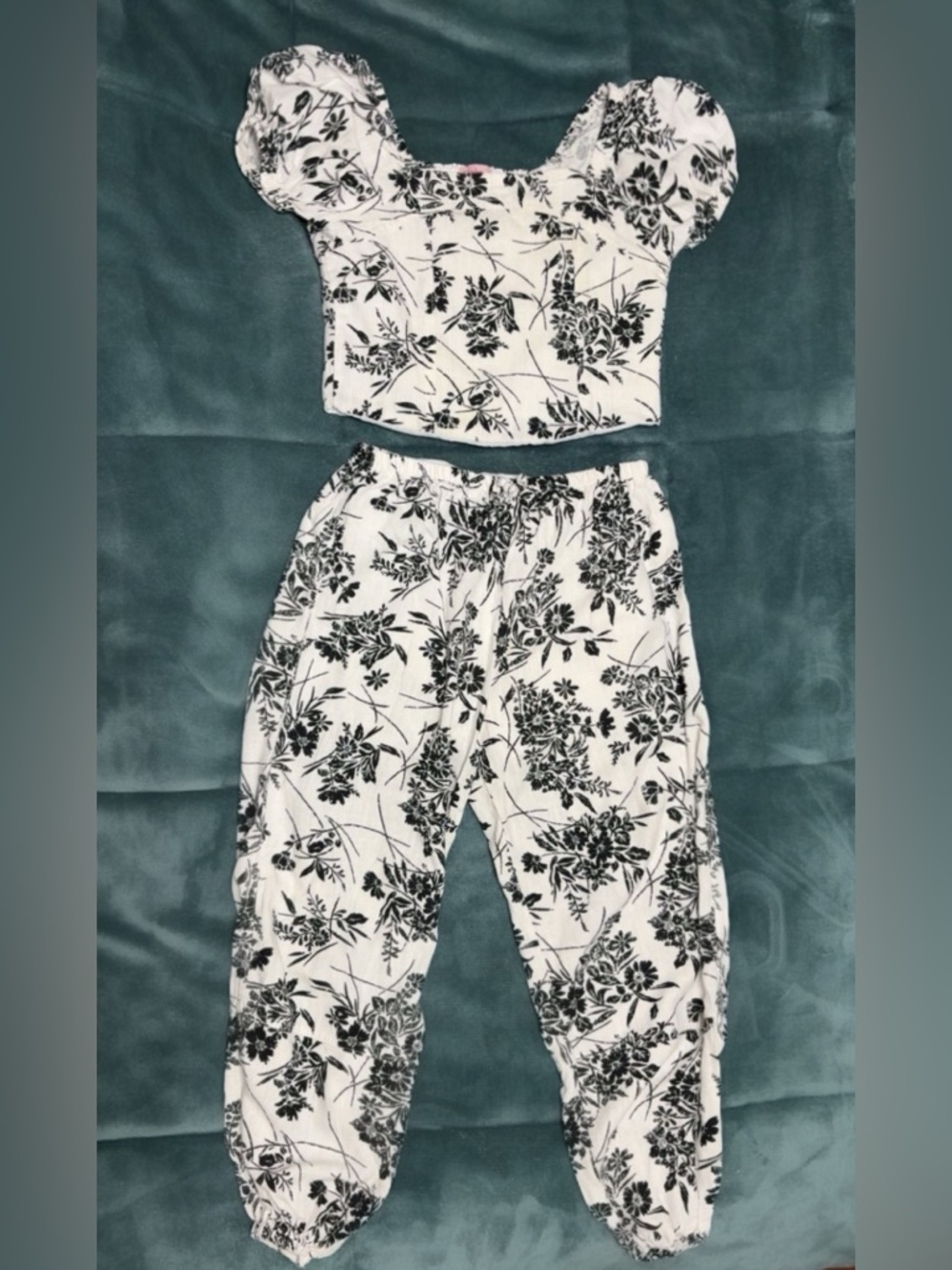 Girls white Floral size 8 Two-Piece Lounge Set - Black Floral Print